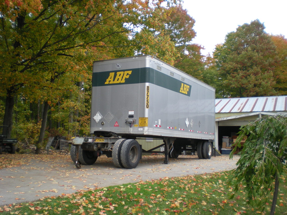 Freight trailer shipping to move furnture long-distance