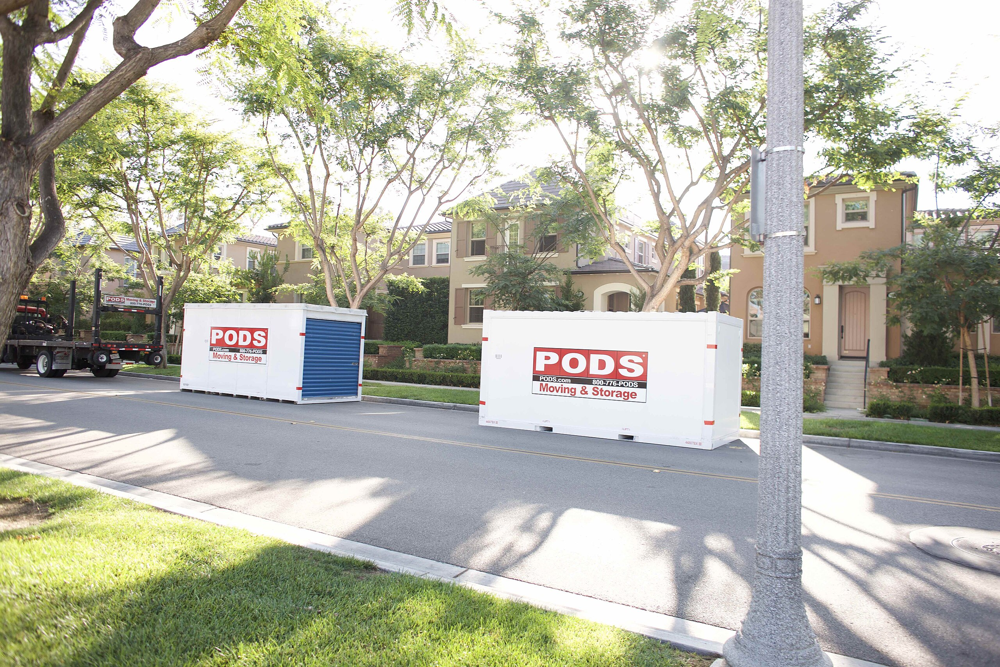 Portable moving containers for cross-country moving furniture