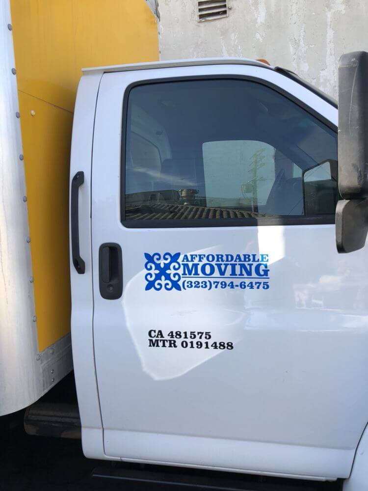 Professional dorm room movers in Los Angeles