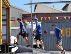 Our professional LA movers head into action, ready to handle your full-service cross-country move with energy, precision, and care.